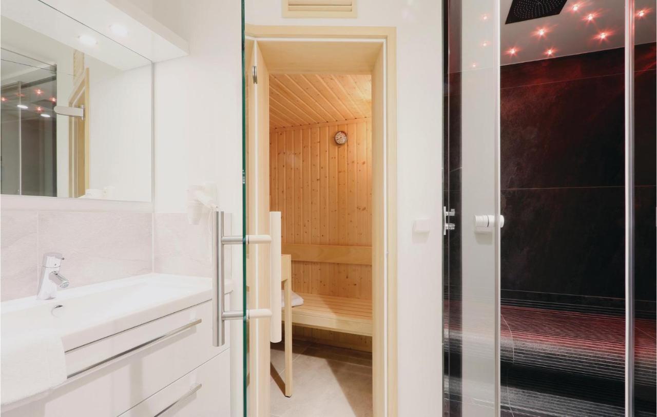2 Bedroom Stunning Apartment In Luebeck Travemuende Bagian luar foto